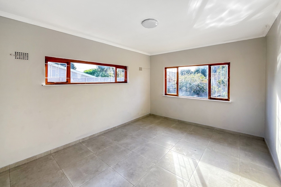 5 Bedroom Property for Sale in Monte Vista Western Cape